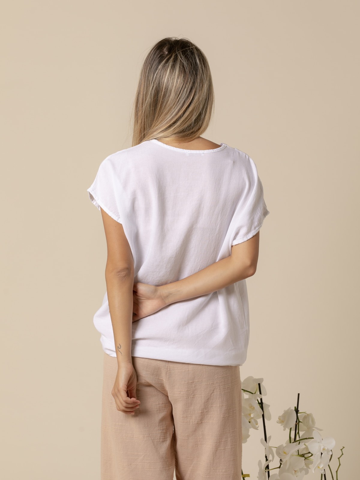 Woman Blouse with a V-neckline and bright colors in satin  White