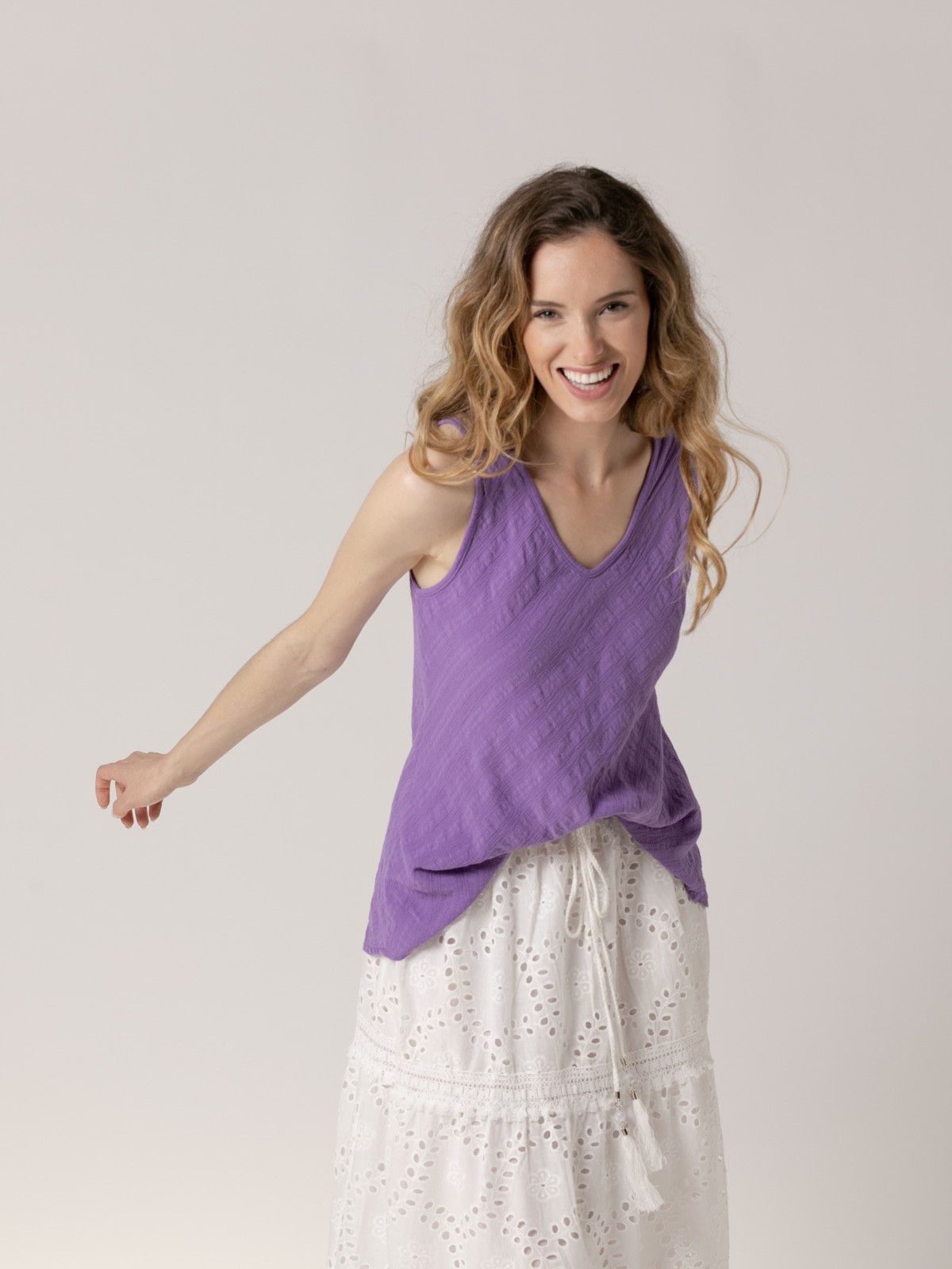100% cotton wide strap blouse with rounded hem Violeta