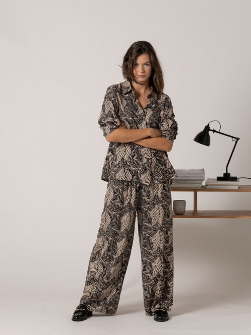 Woman Long flowing shirt with leaf print 100% viscose Black
