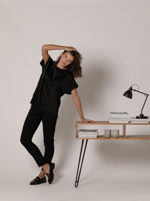 Woman Short-sleeved satin T-shirt with rounded neckline Black