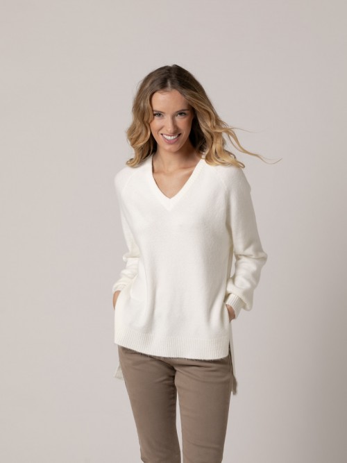 Woman Soft oversize sweater with V-neck detail  Crudo