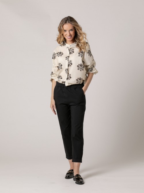 Woman Ankle-length pants with pockets Black