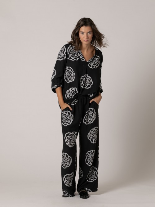 Woman 100% viscose flower print flowing trousers Black
