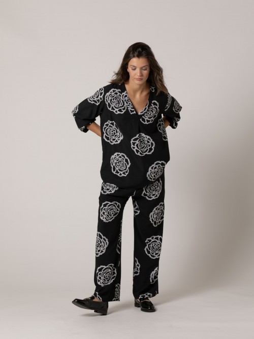 Woman 100% viscose flower print flowing shirt Black