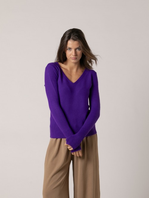 Woman Slim fit soft V-neck sweater Violet