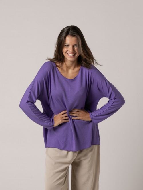 Woman Fine oversize sweater with bateau neckline Violet