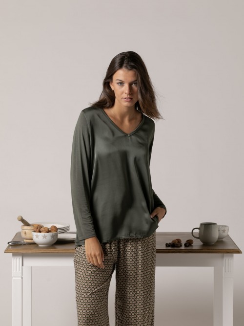 Camiseta escote pico slim fit Caqui