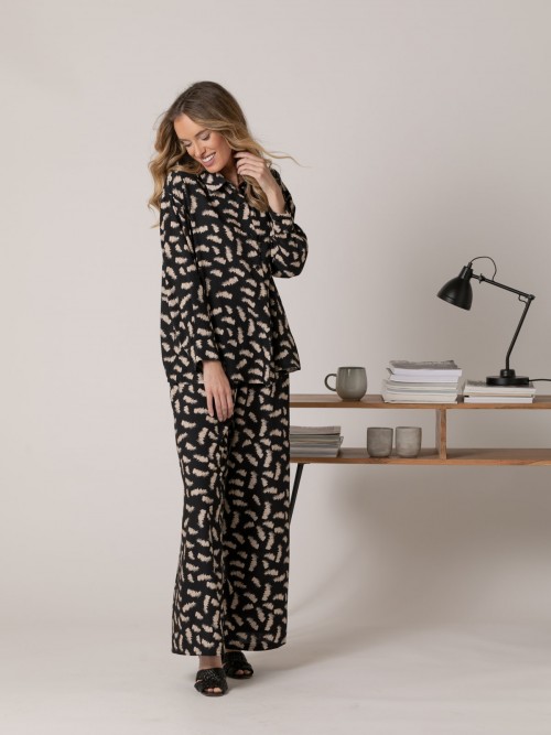 Woman Long flowing shirt with brushstroke print Black