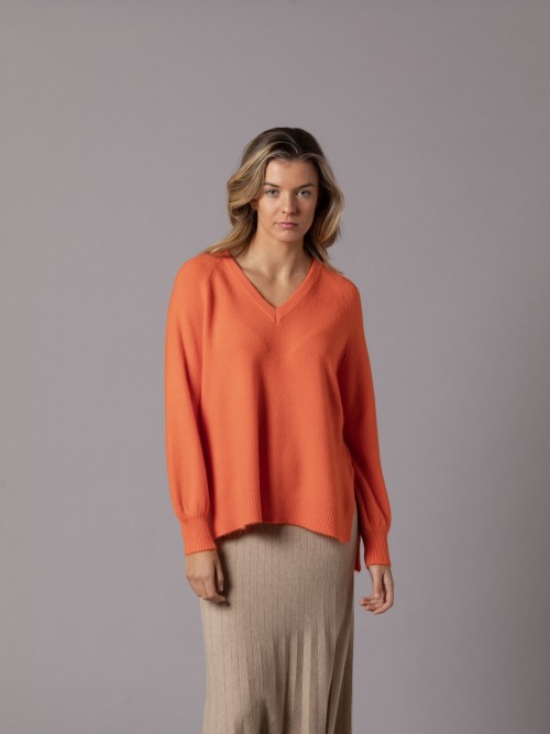 Woman Oversized soft sweater with V-neck detail Orange