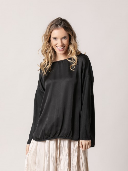 Woman Satin T-shirt on the front Black