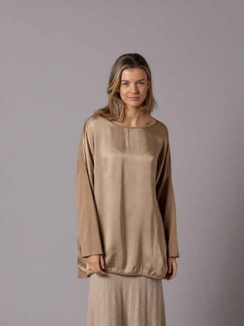 Woman Oversized satin long-sleeved T-shirt Camel