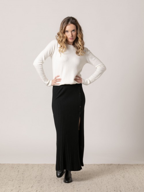 Woman Knitted skirt with pleated buttons Black