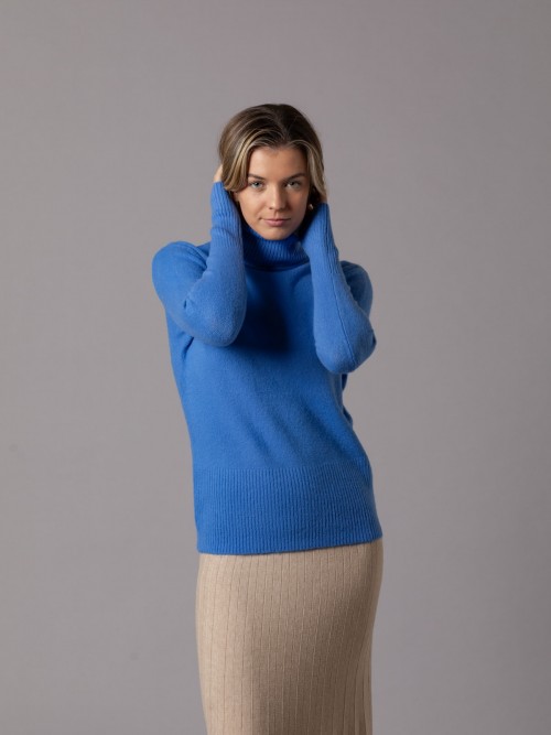 Woman Must-have turtleneck sweater azul klein