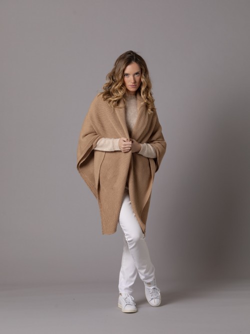 Woman Wide knit poncho Camel
