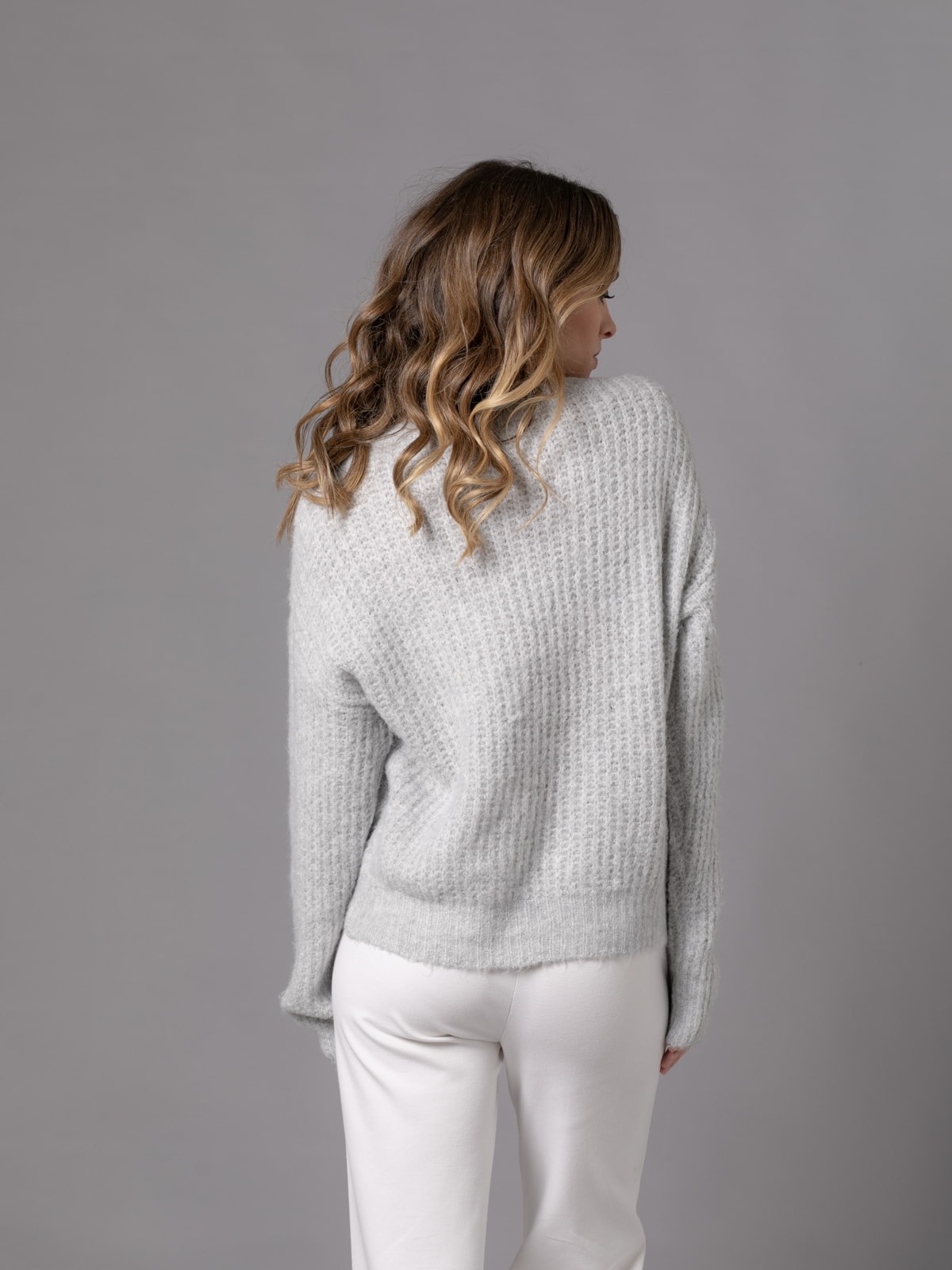 Woman Herringbone detail sweater with round neckline  Grey Clarocolour