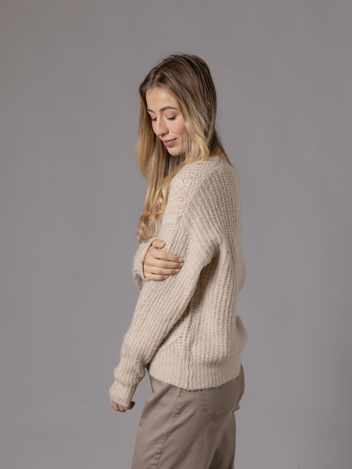 Woman Herringbone detail sweater with round neckline  Camelcolour
