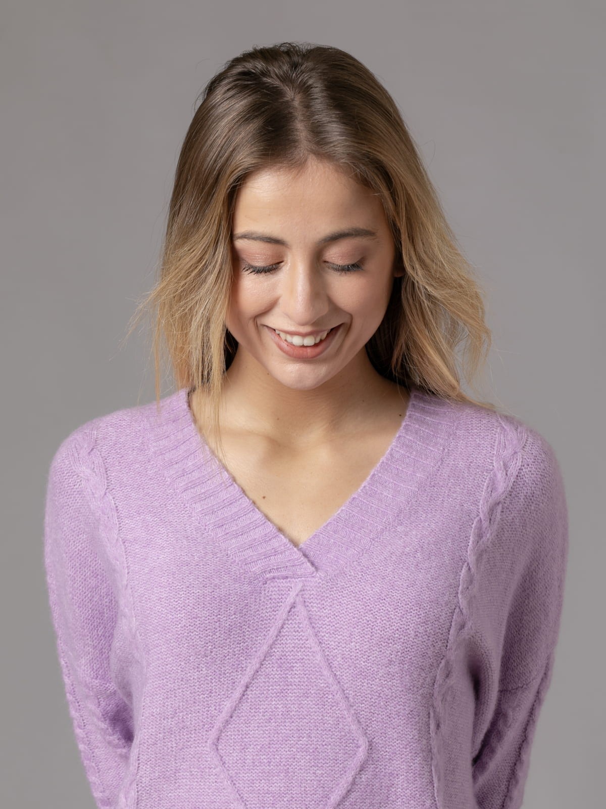 Woman Diamond V-neck sweater with wool  Lilacolour
