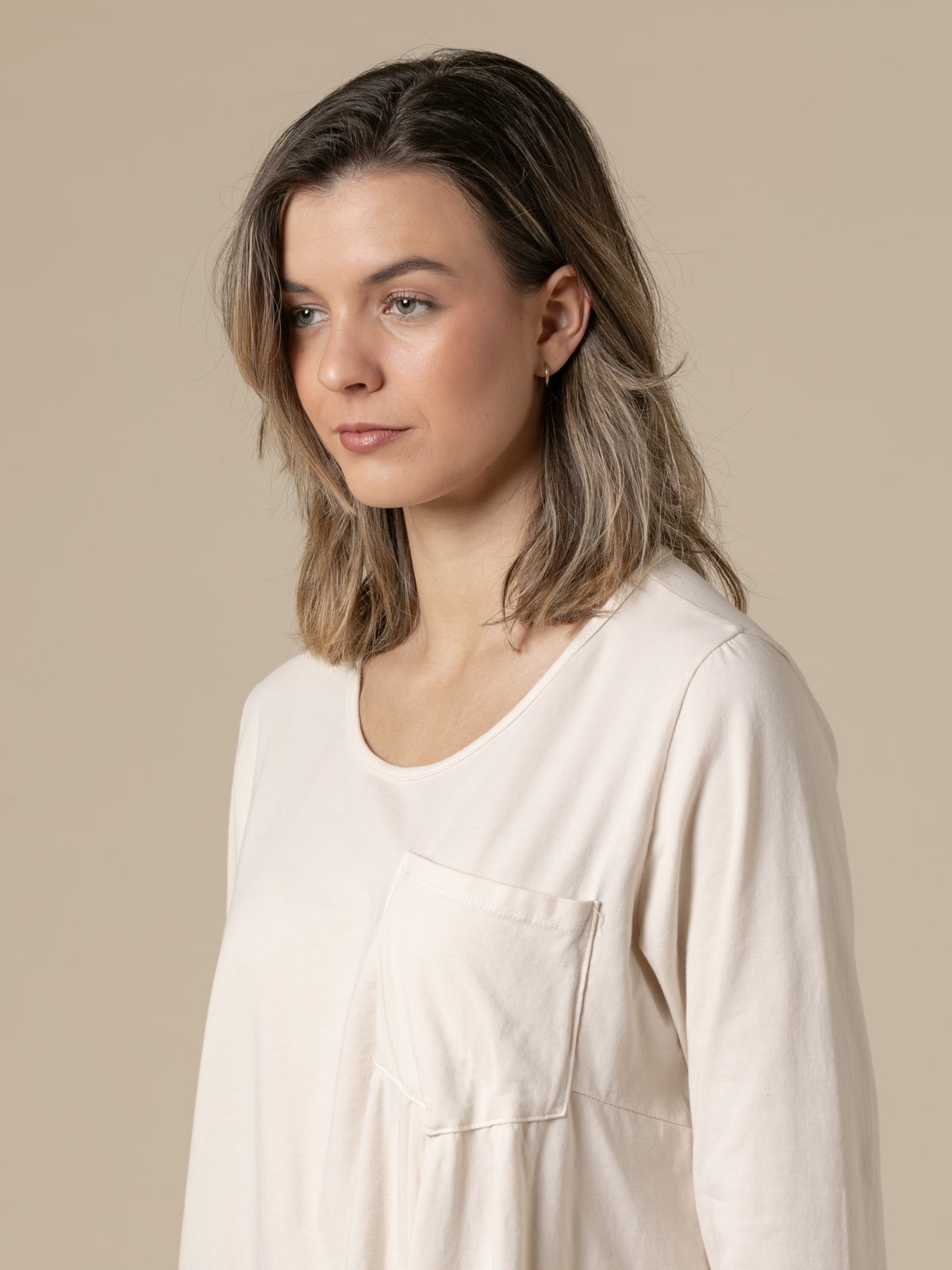 Woman 100% cotton t-shirt with pocket design, mom fit  Crudocolour
