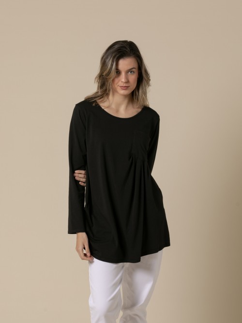 Woman 100% cotton t-shirt with pocket design, mom fit  Blackcolour