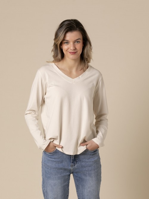 Camiseta algodón 100% escote en pico color Crudo
