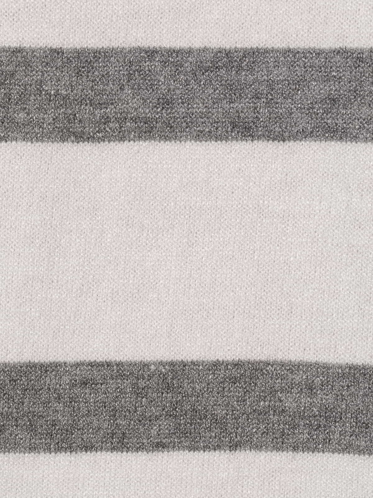 Jersey de rayas fino escote en pico color Gris