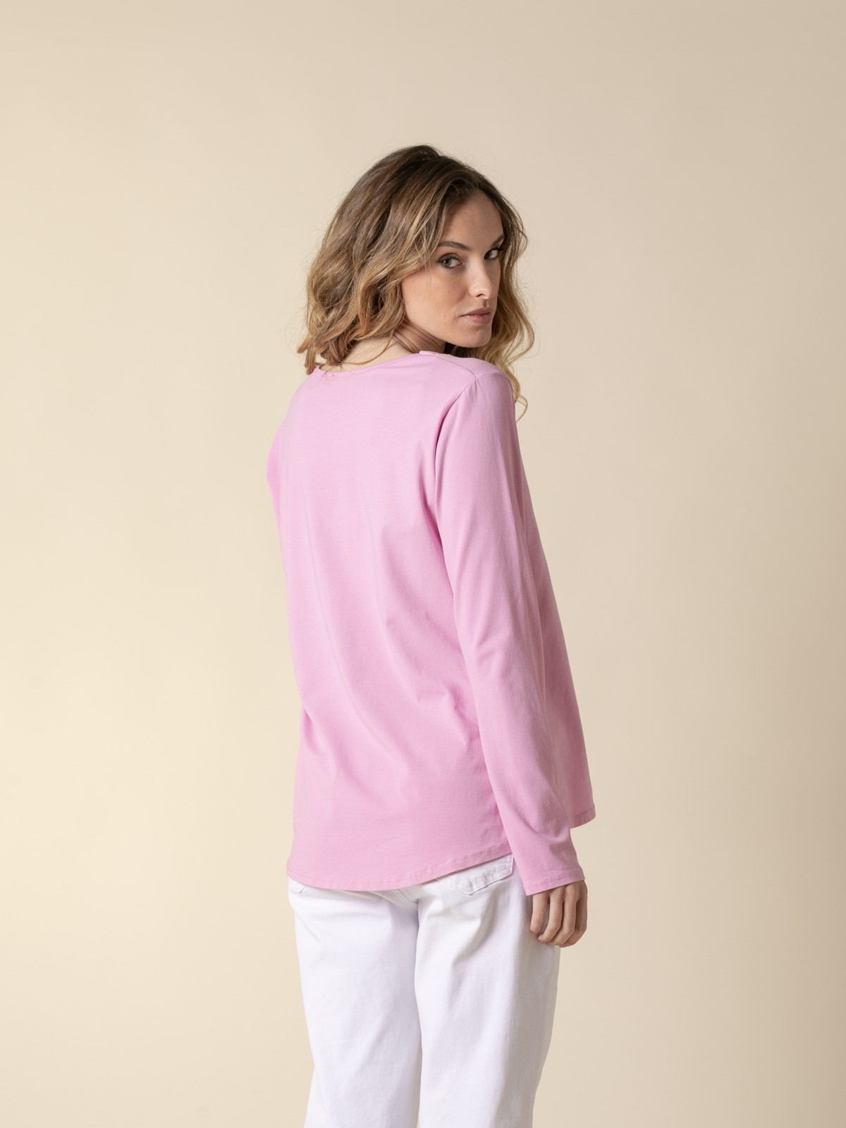 Camiseta algodón 100% escote en pico color Fucsia