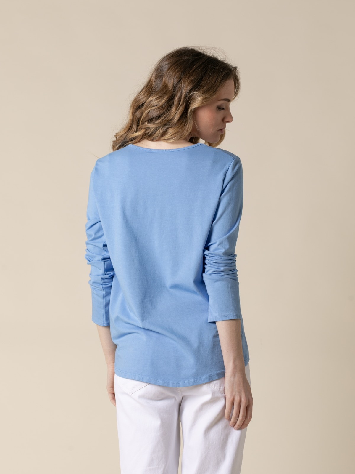 Camiseta algodón 100% escote en pico color Azul