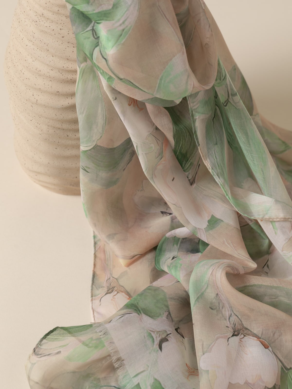 Woman Lightweight floral print scarf  Taupecolour