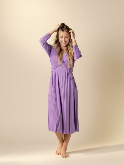Vestido trendy cruzado y tableado comfort color Violeta