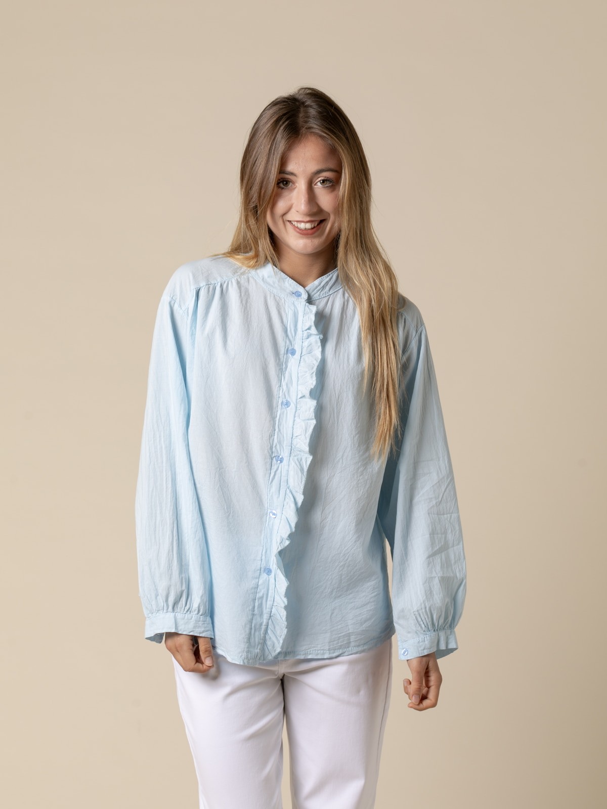 Blusa cotton voile detalle volante color Azul Claro