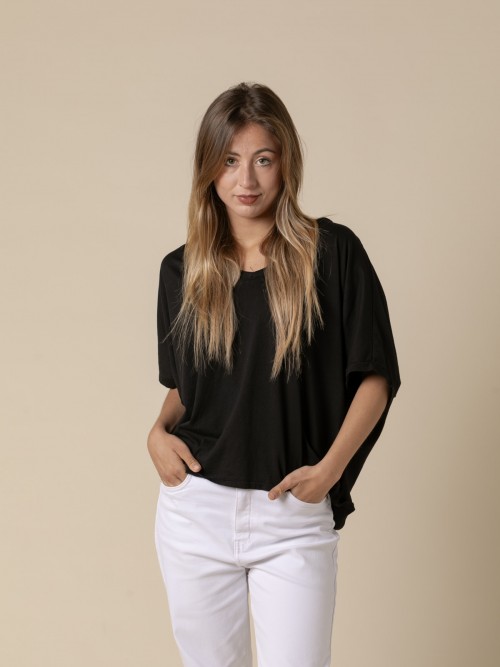 Woman Wide V-neck t-shirt  Blackcolour