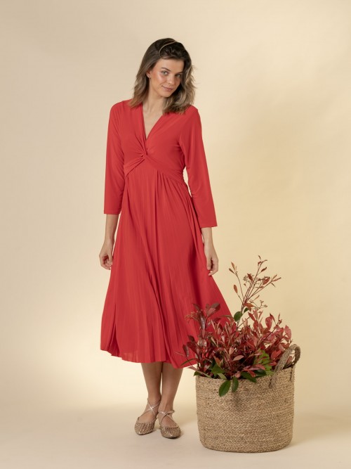 Vestido trendy cruzado y tableado comfort color Rojo
