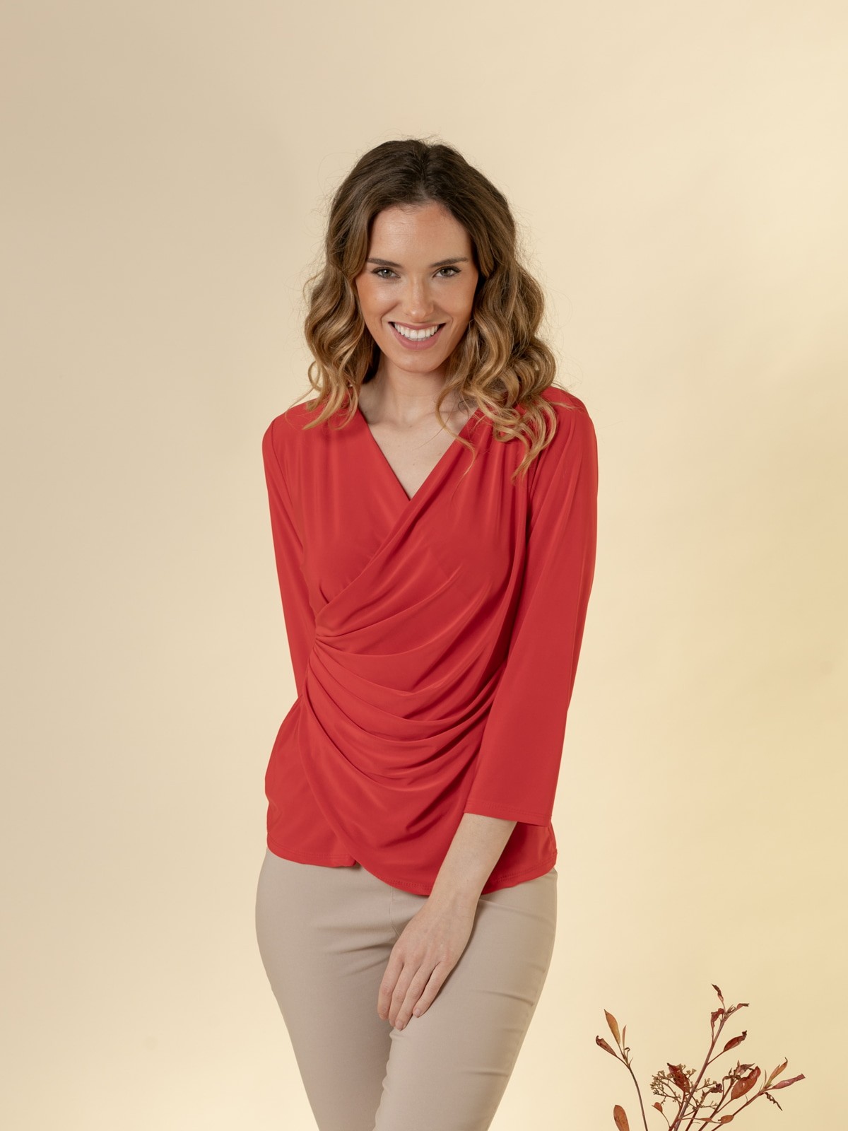Camiseta drapeada lisa manga al codo color Rojo