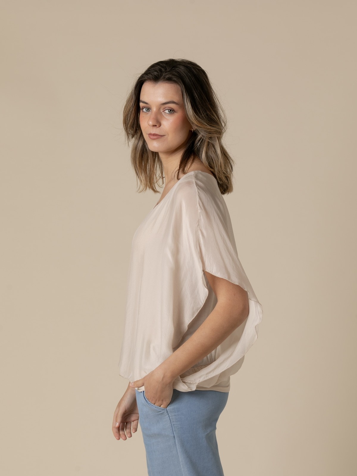 Woman Flowy sleeveless blouse  Beigecolour