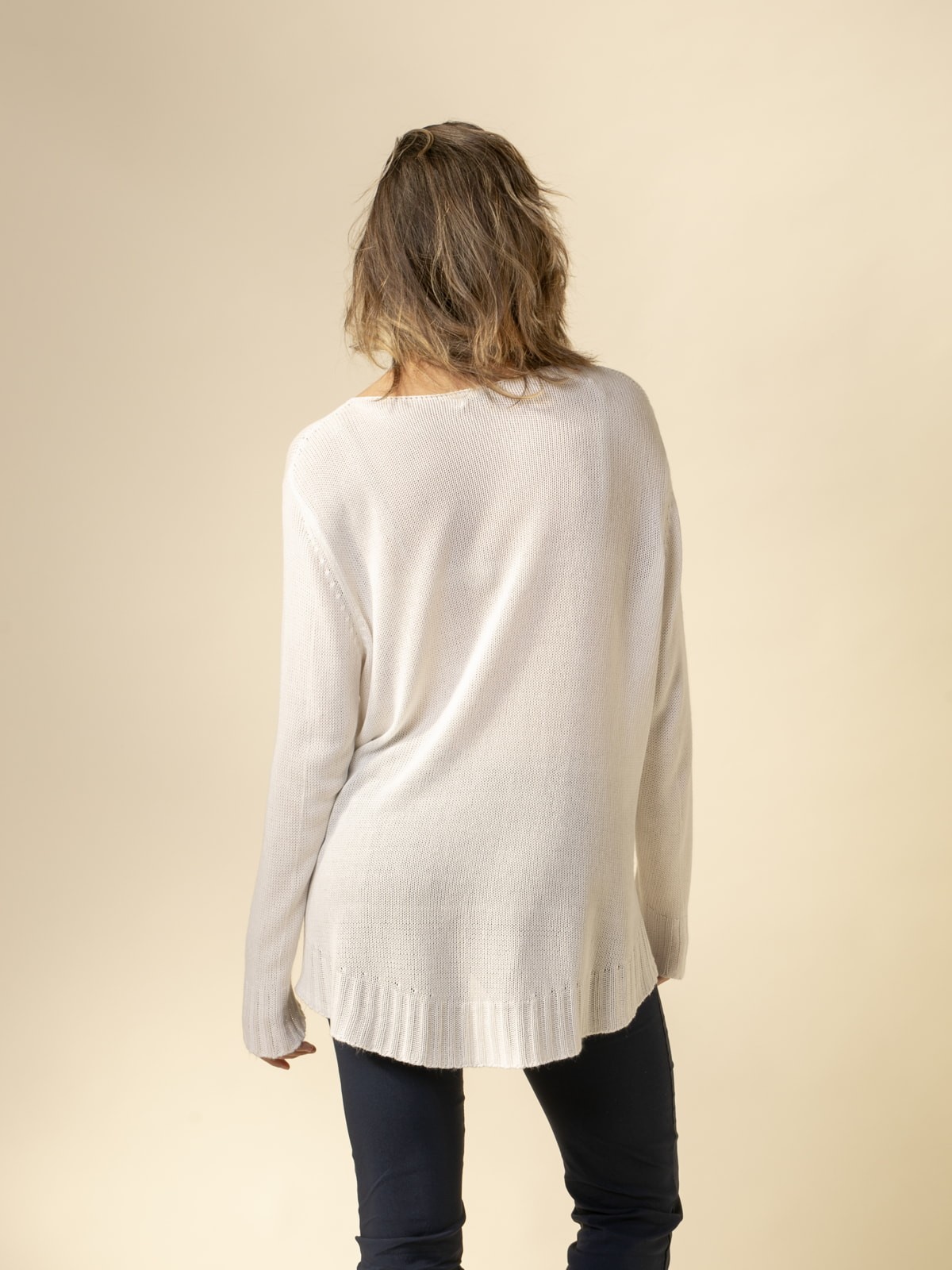 Jersey fluido Inés detalle en bajo color Marfil