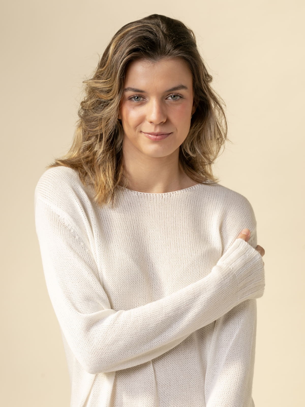 Inés flowy sweater with detail on the hem  Marfil colour