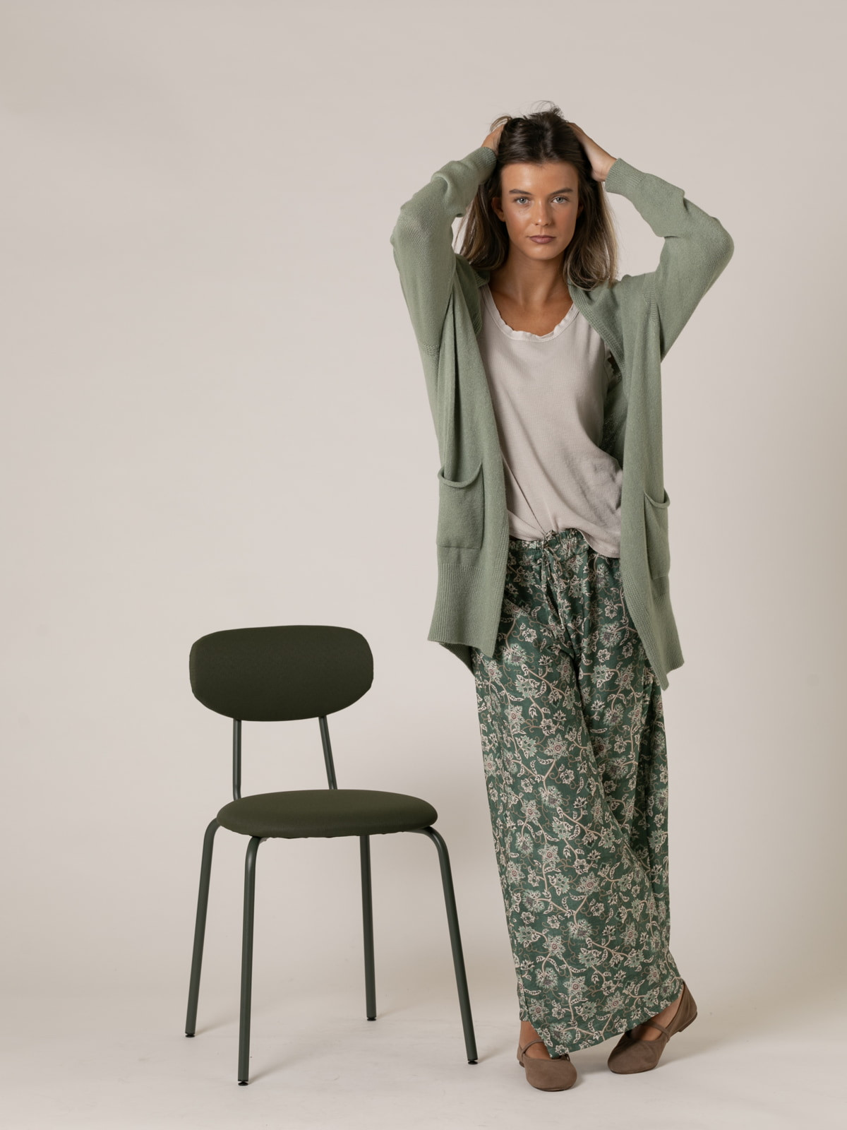 Woman Long cardigan with soft knit pockets Khakicolour