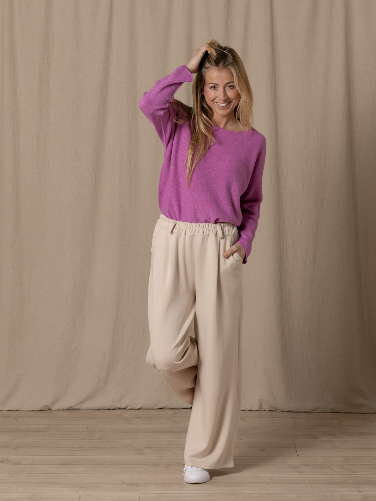Pantalón wide leg confy color Beige