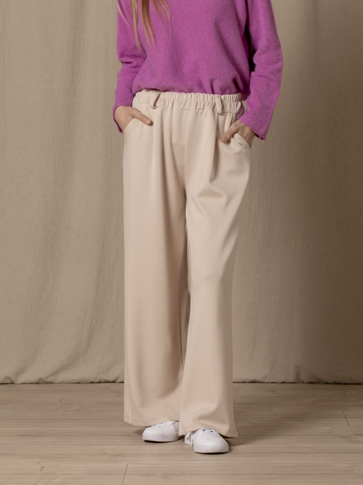 Pantalón wide leg confy color Beige