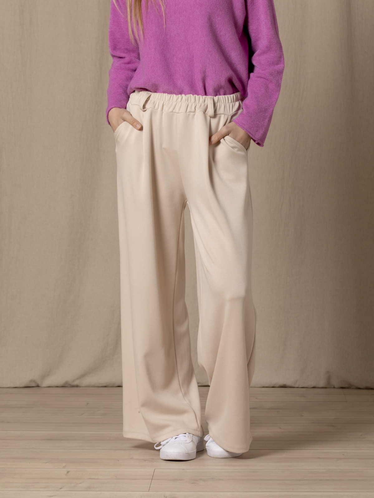 Pantalón wide leg confy color Beige