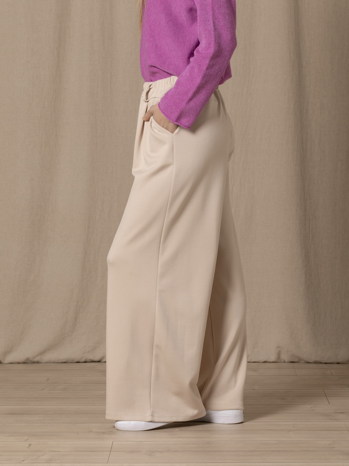 Pantalón wide leg confy color Beige