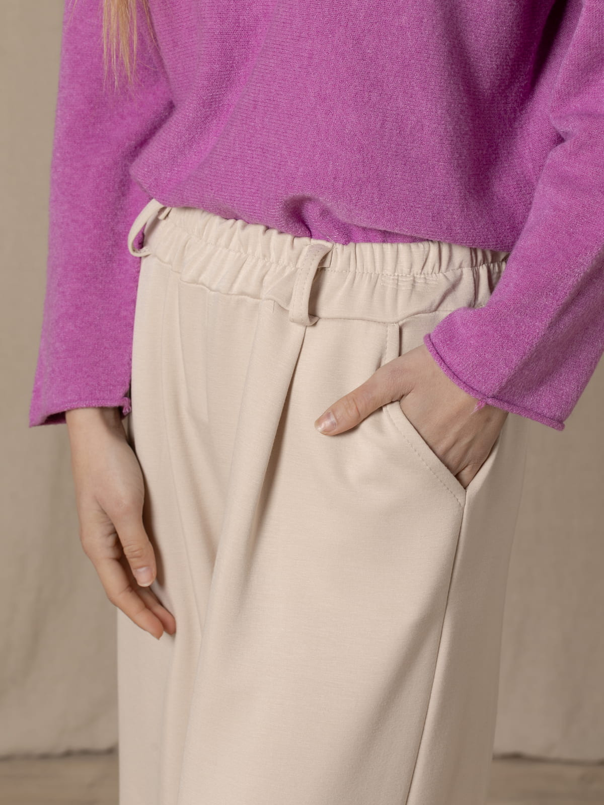 Pantalón wide leg confy color Beige