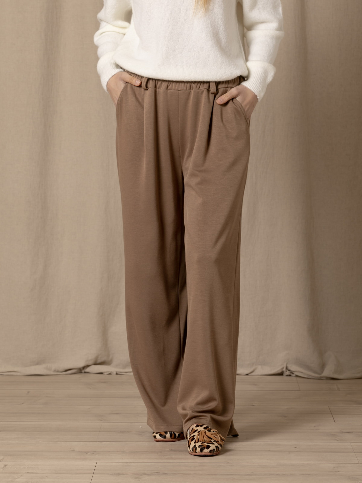 Pantalón wide leg confy color Camel