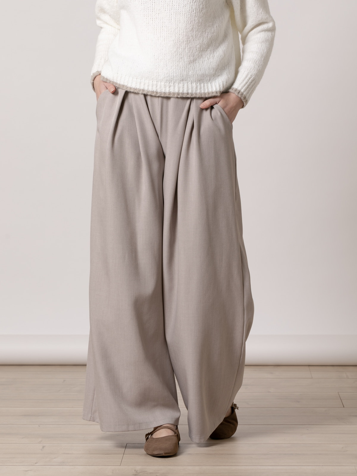 Pantalón fluido super trendy color Piedra