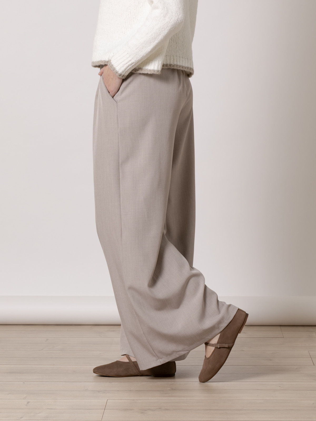 Pantalón fluido super trendy color Piedra