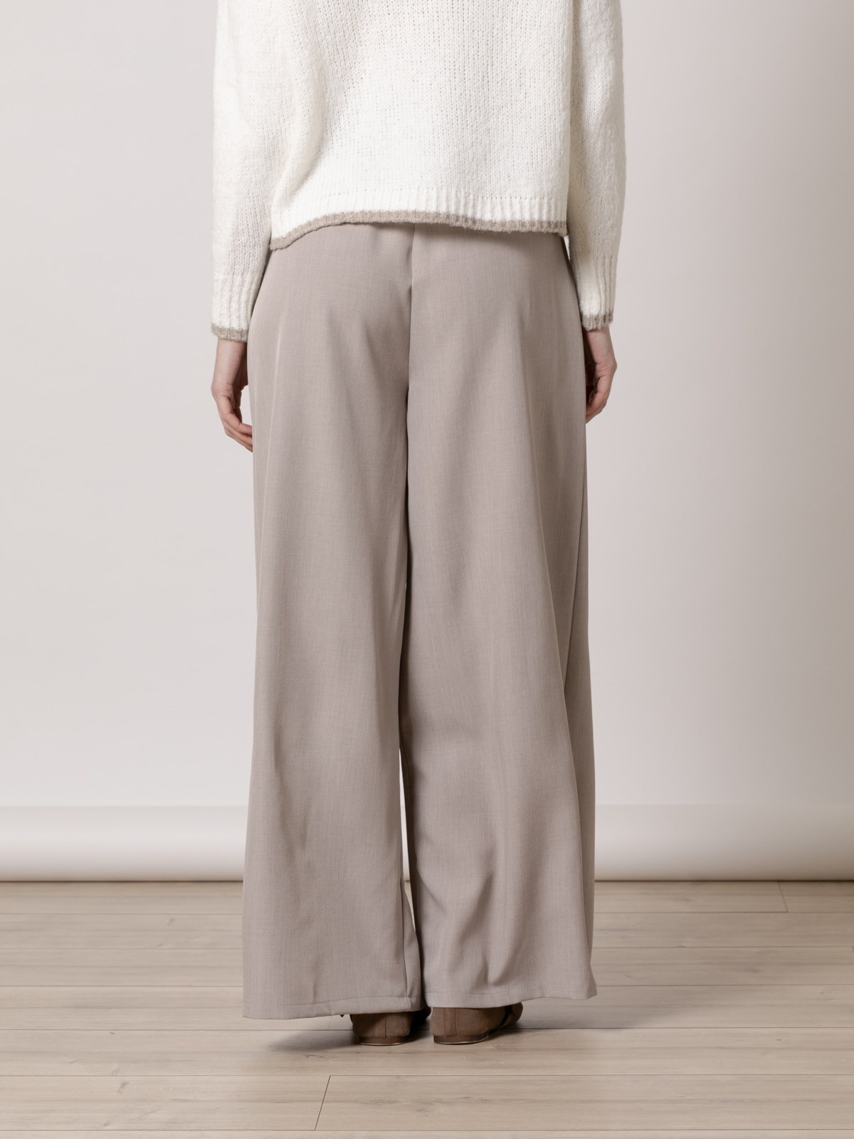 Pantalón fluido super trendy color Piedra