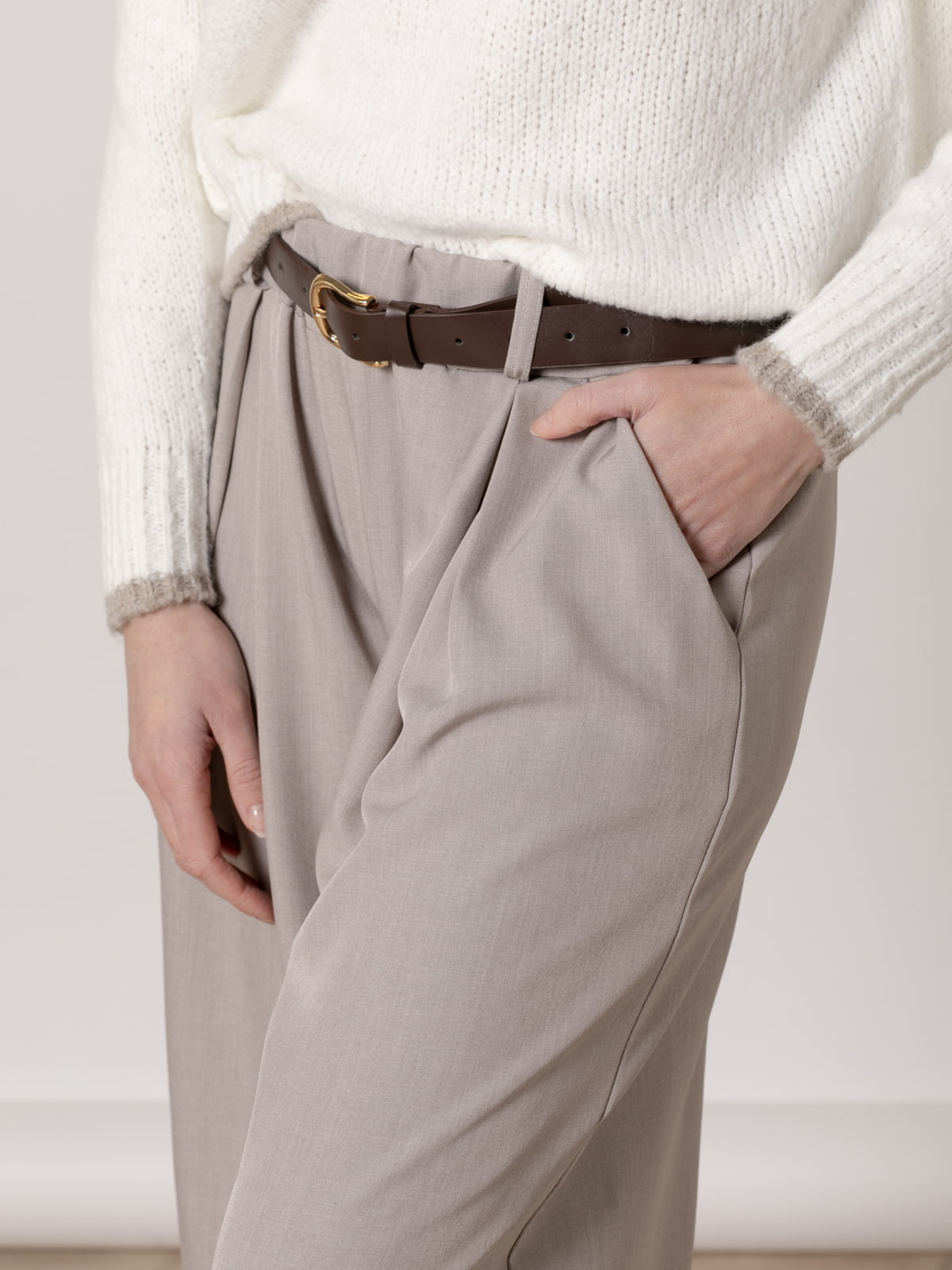 Pantalón fluido super trendy color Piedra