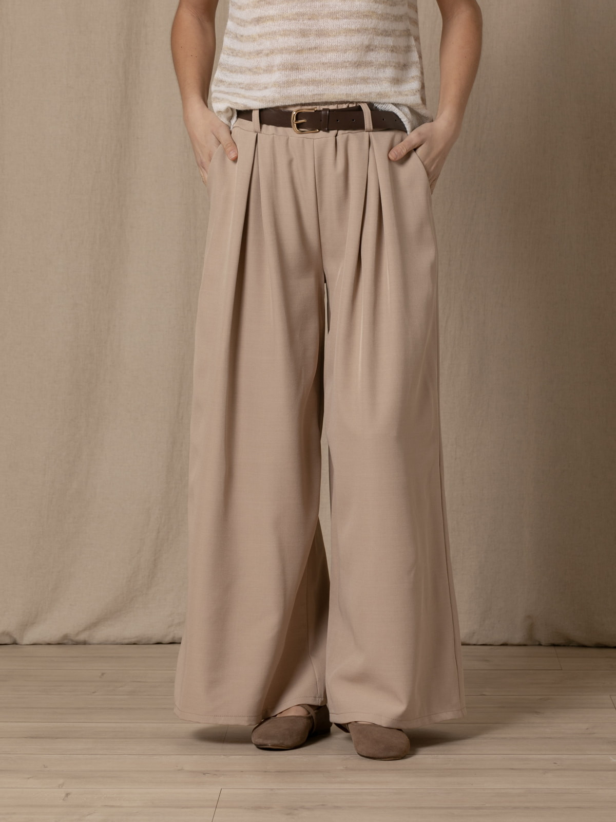 Pantalón fluido super trendy color Taupe