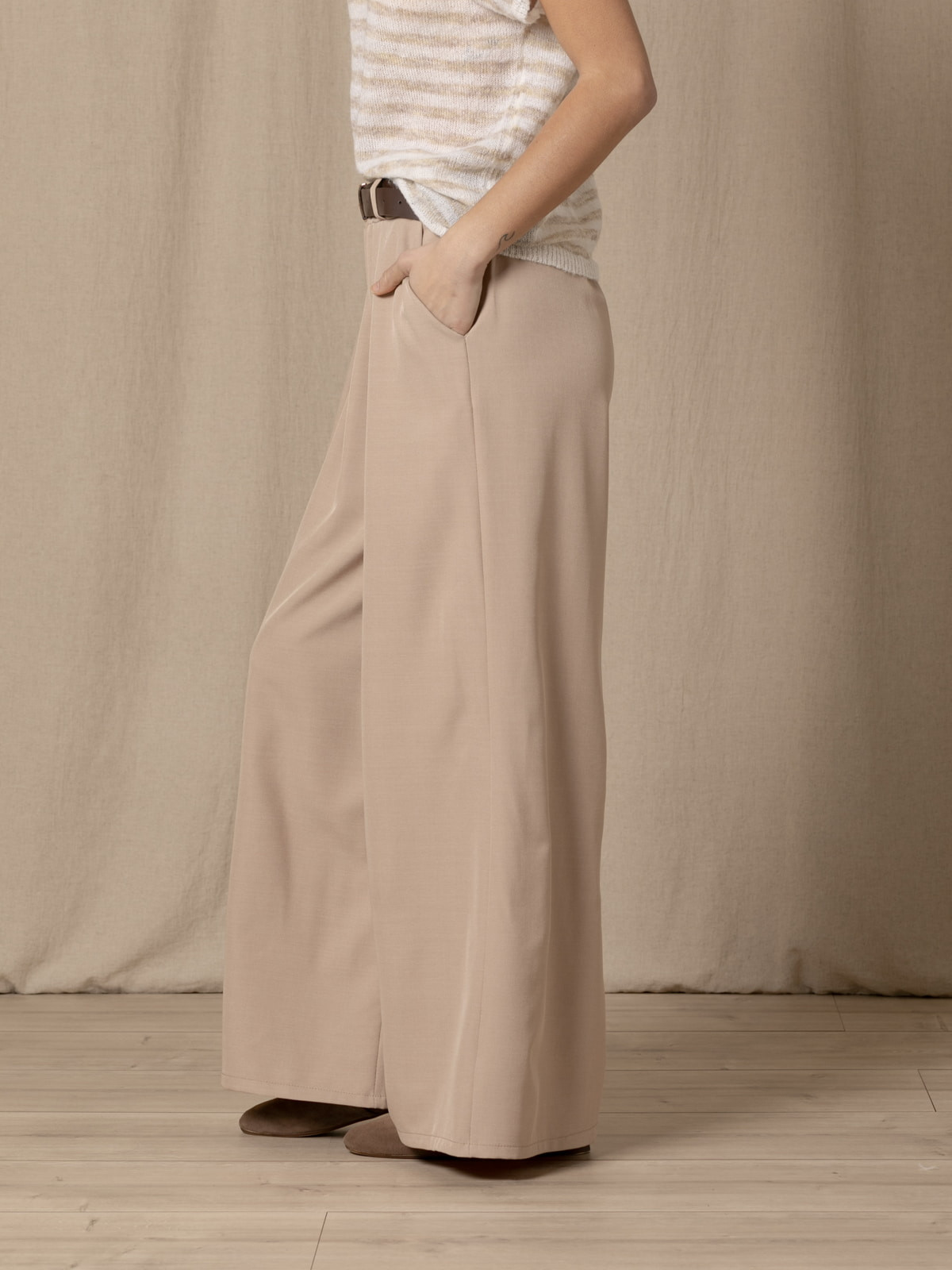 Pantalón fluido super trendy color Taupe