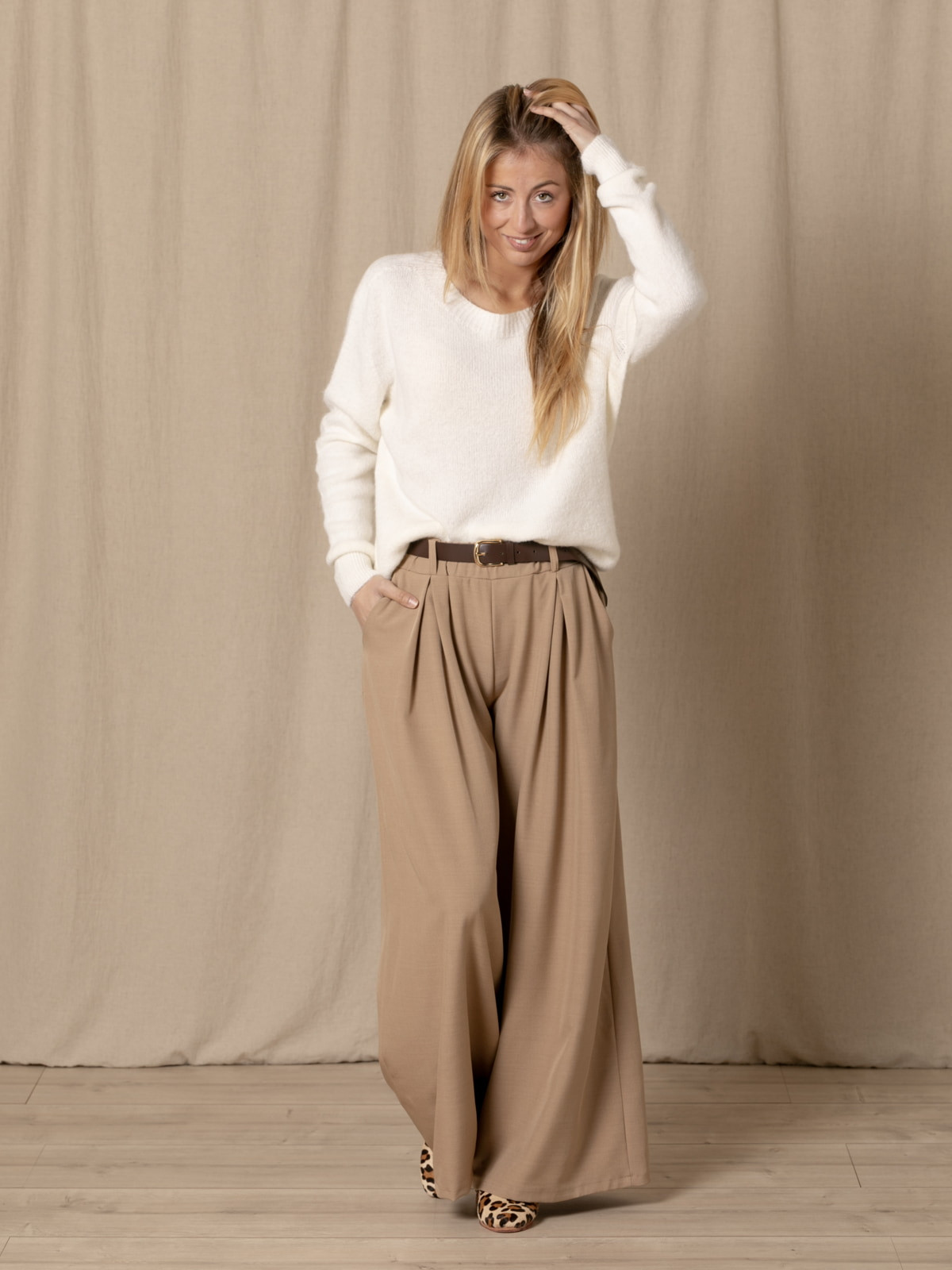 Pantalón fluido super trendy color camel claro